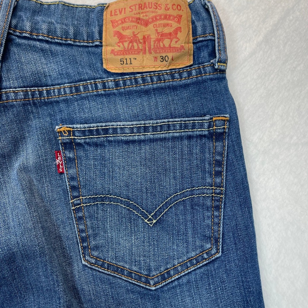 Levis 511 30' Waist Cut Off Denim‎ Shorts sz 10/12 Blue Med Wash Raw Hem Bermuda - Picture 4 of 10